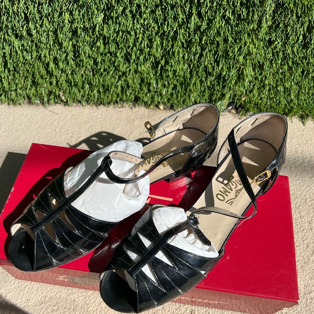 Vintage Salvatore Ferragamo Women’s Black Strappy Sandals. Size 8
